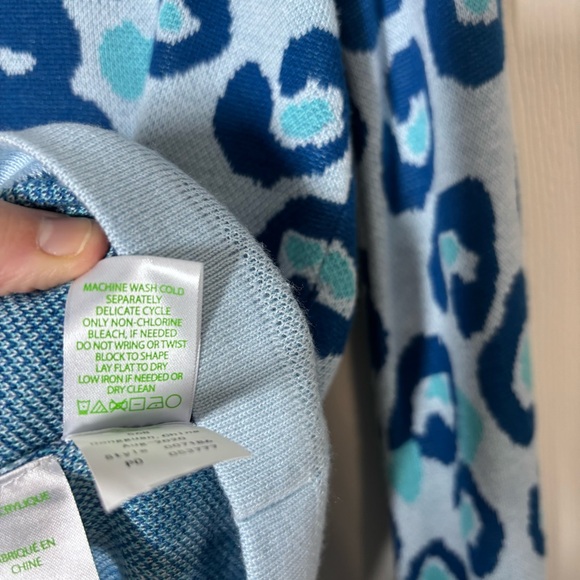 Lilly Pulitzer Jasmina Sweater XS Skim Blue Don’t be a Cheetah Print Mobwife - Picture 9 of 9